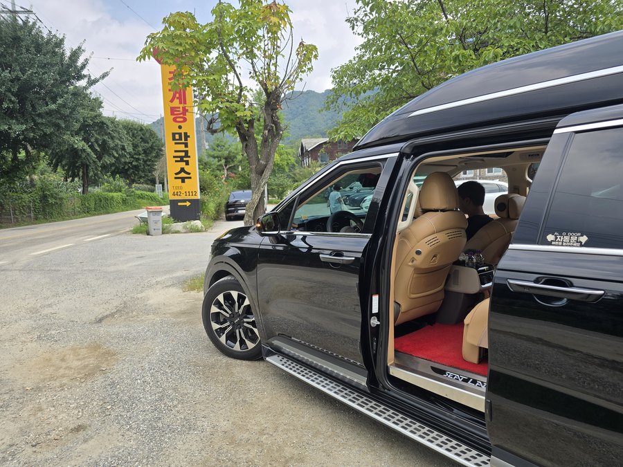 카니발 리무진 실내 좌석